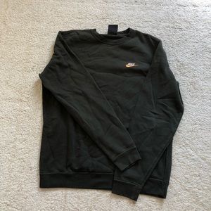 Dark green nike sweatshirt